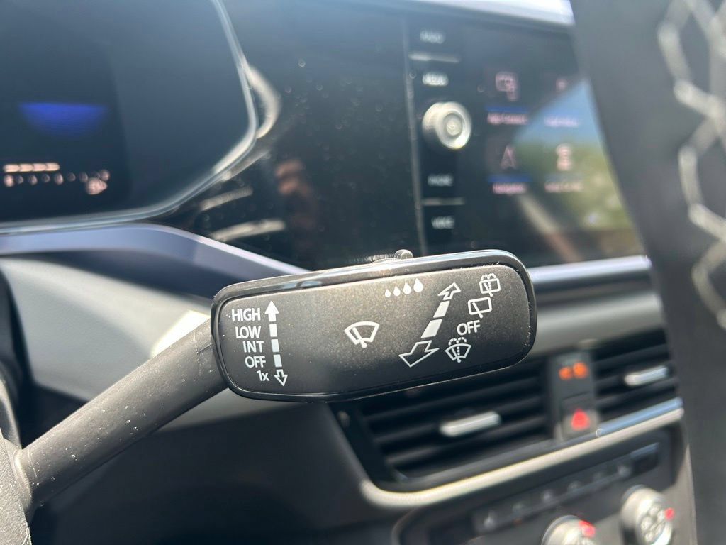 Certified 2022 Volkswagen Taos SE AWD/4WD image 23