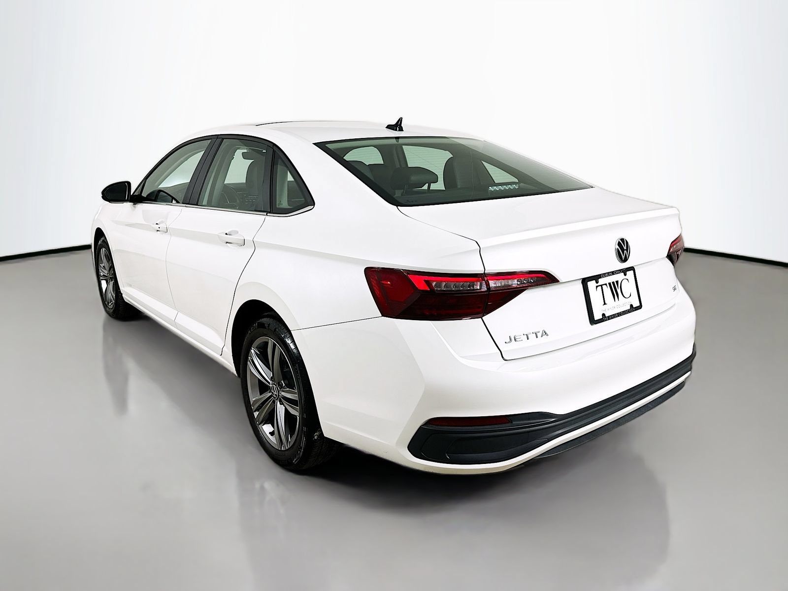 Used 2024 Volkswagen Jetta SE FWD image 7