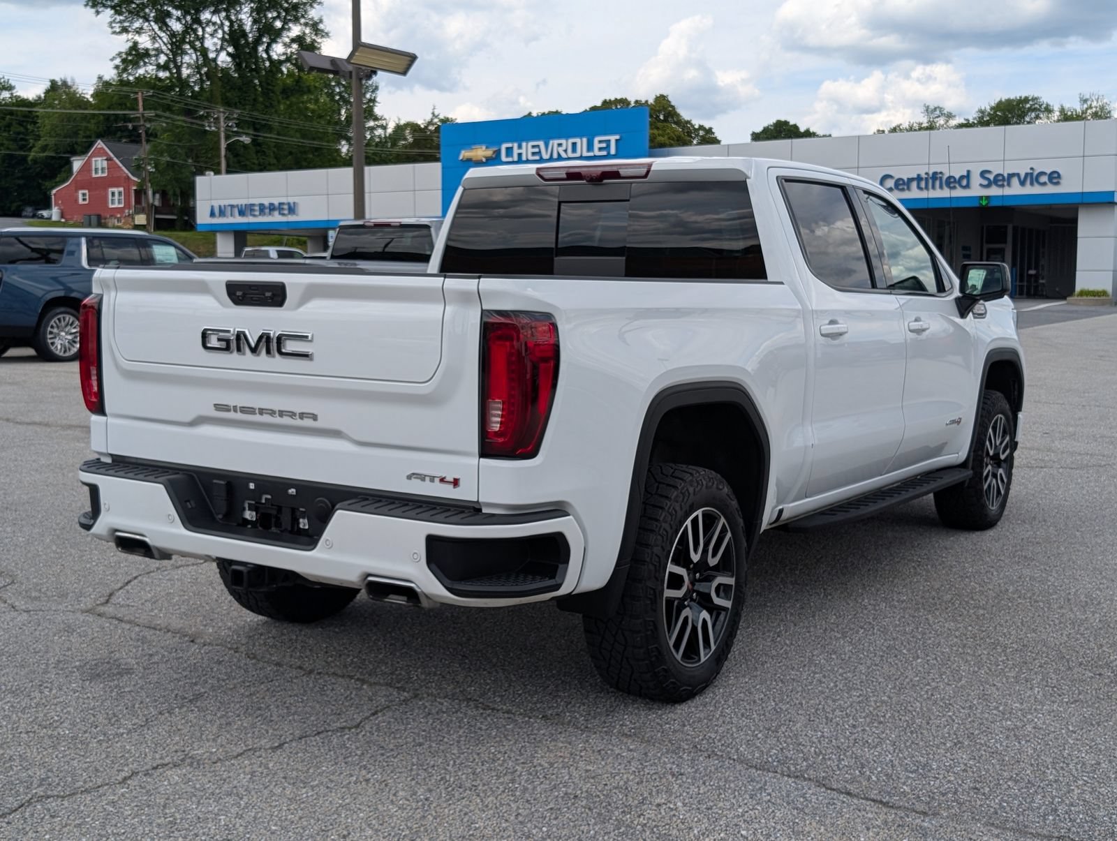 Used 2024 GMC Sierra 1500 AT4 w/ Technology Package AWD/4WD image 3