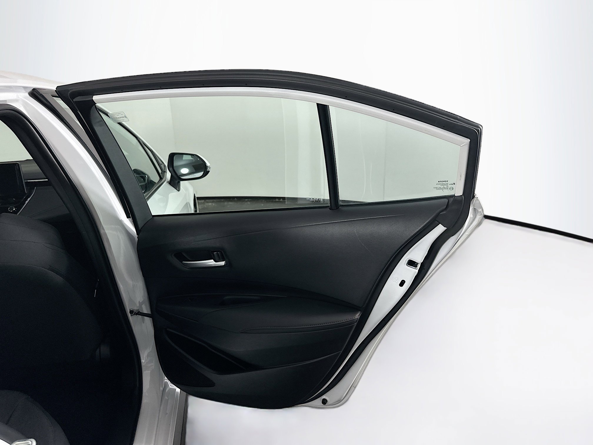 Used 2023 Toyota Corolla SE w/ SE Premium Package image 29