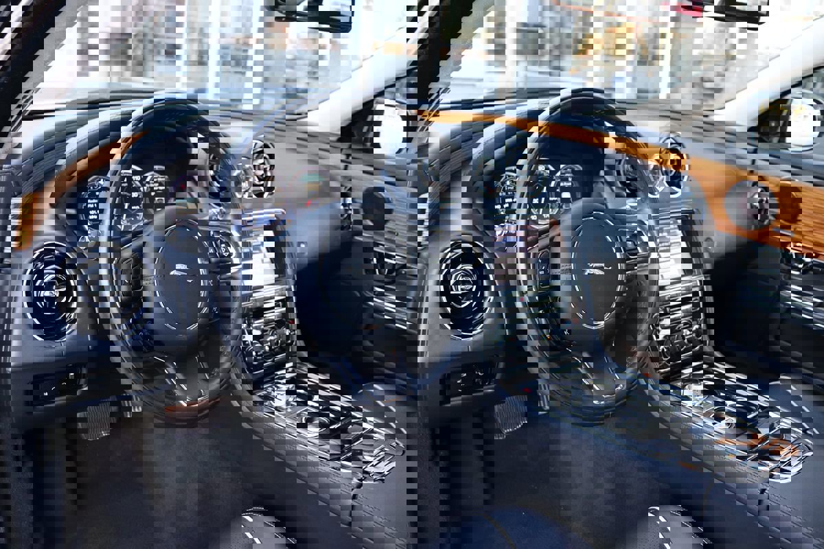 Used 2014 Jaguar XJ L Portfolio image 12