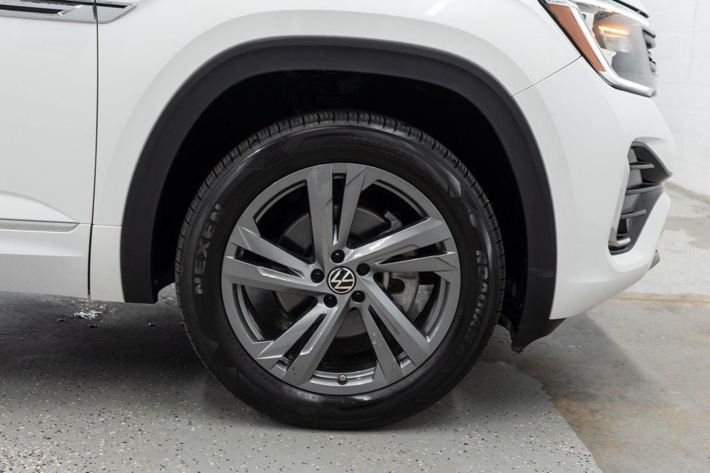 Used 2024 Volkswagen Atlas Cross Sport SEL R-Line AWD/4WD image 41