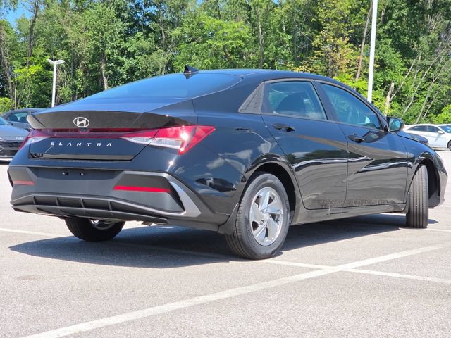 New 2026 Hyundai Elantra SE FWD image 14