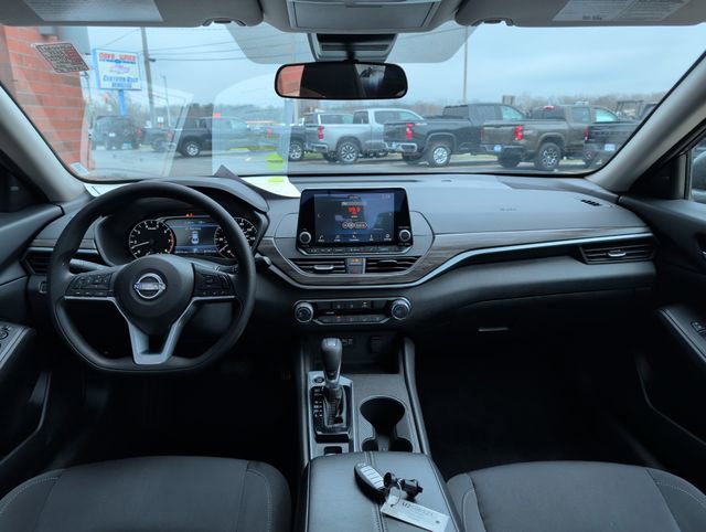 Used 2025 Nissan Altima 2.5 SV AWD/4WD image 14