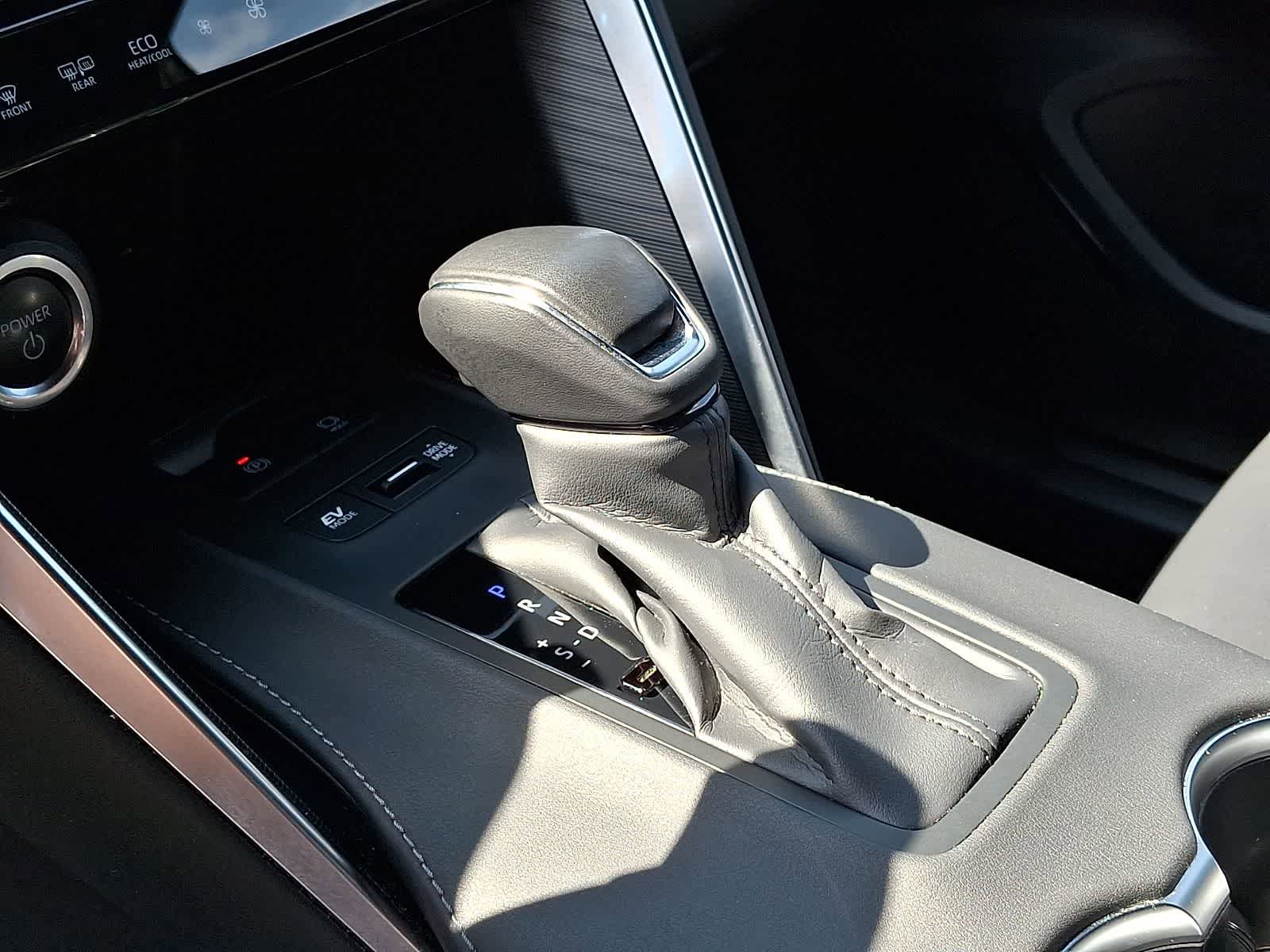 Used 2023 Toyota Venza XLE AWD/4WD image 16