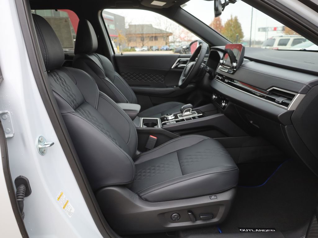 New 2025 Mitsubishi Outlander SEL Black Edition image 13