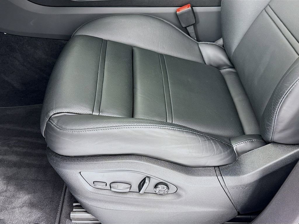 Certified 2023 Porsche Cayenne AWD/4WD image 13