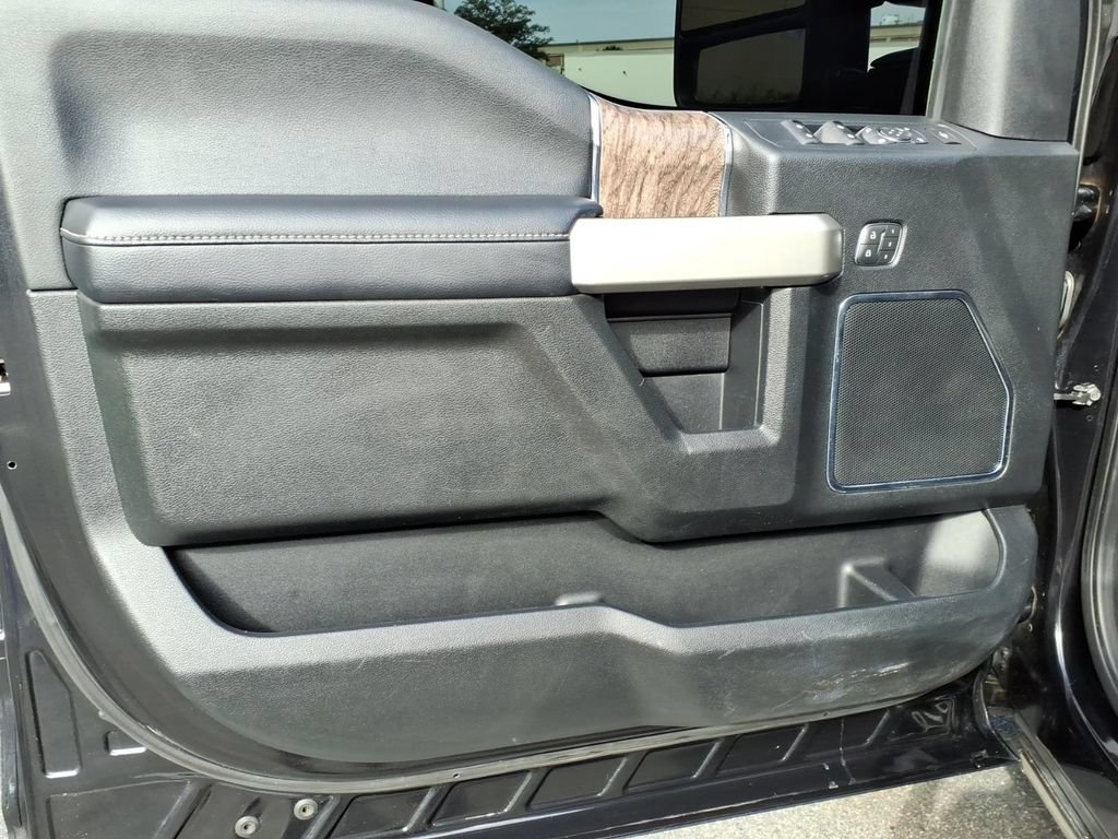 Used 2019 Ford F250 Lariat w/ Lariat Ultimate Package AWD/4WD image 11