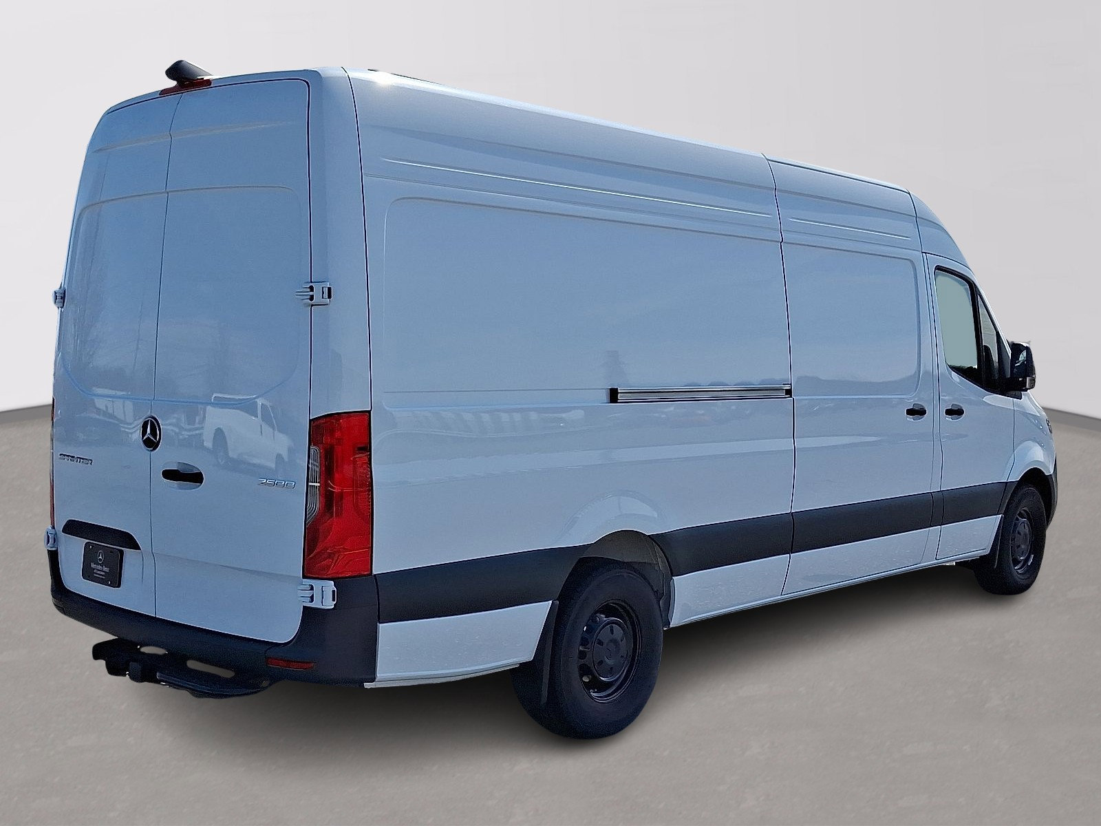 Used 2024 Mercedes-Benz Sprinter 2500 image 4