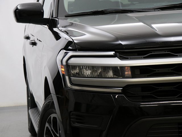 Used 2024 Ford Expedition Max XLT image 4