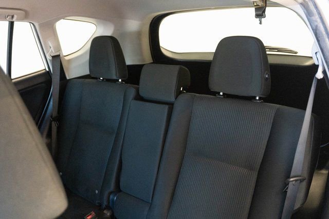 Used 2018 Toyota RAV4 LE image 17