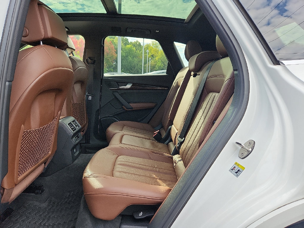 Used 2019 Audi Q5 2.0T Premium w/ Convenience Package AWD/4WD image 16