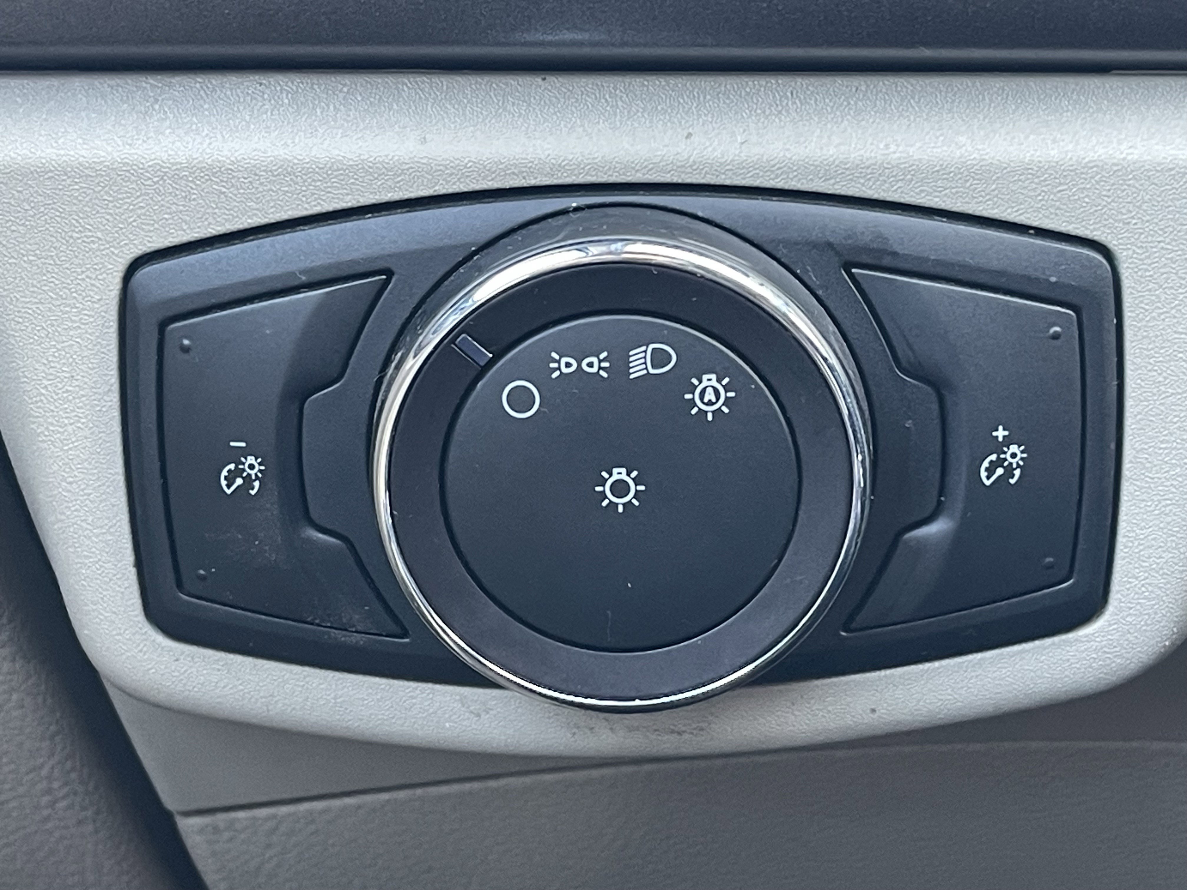 Used 2019 Ford Fusion SE image 19