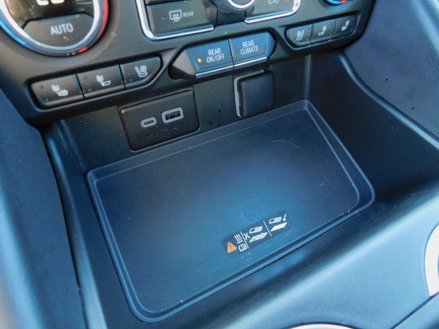 Used 2024 Chevrolet Suburban Premier w/ Premium Package image 32