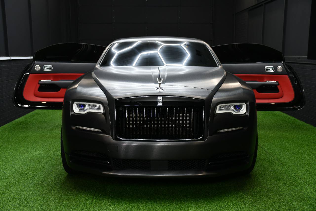 Used 2017 Rolls-Royce Wraith RWD image 2