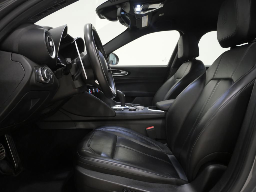 Used 2023 Alfa Romeo Giulia Sprint image 12