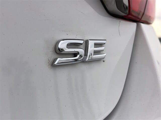 Used 2016 Toyota Camry image 6