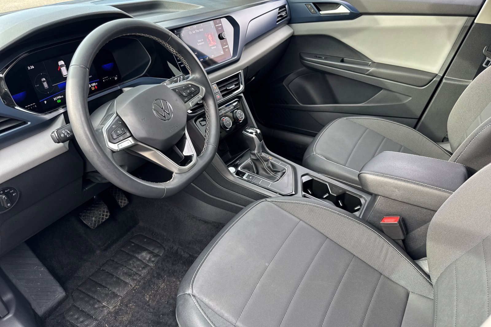 Used 2023 Volkswagen Taos SE w/ Panoramic Sunroof Package image 10