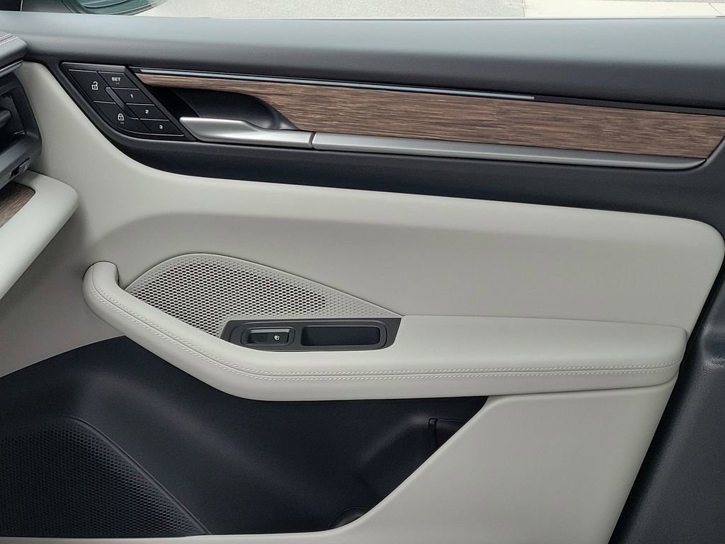New 2026 Porsche Macan Electric RWD image 23