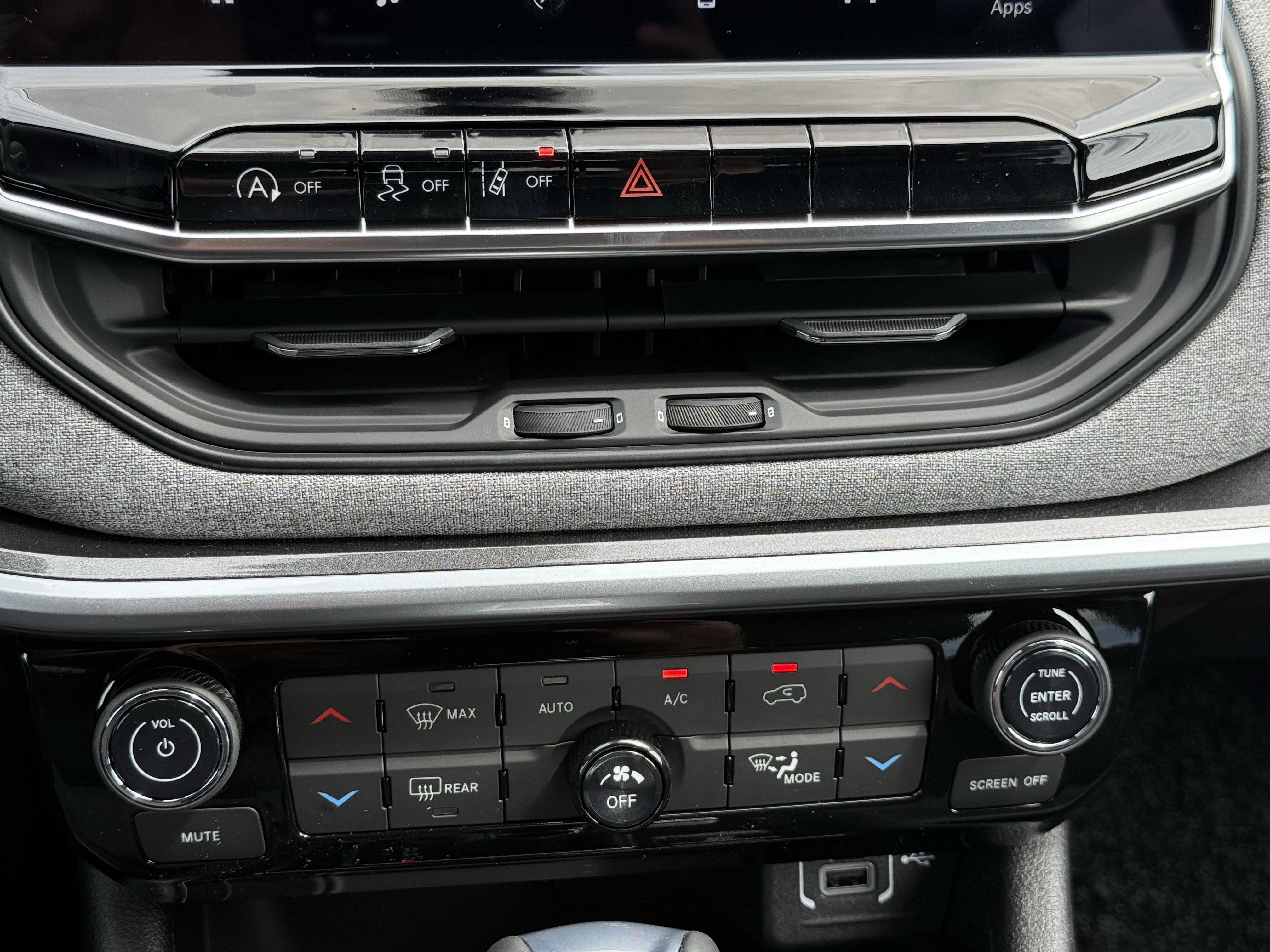 New 2026 Jeep Compass Latitude AWD/4WD image 26