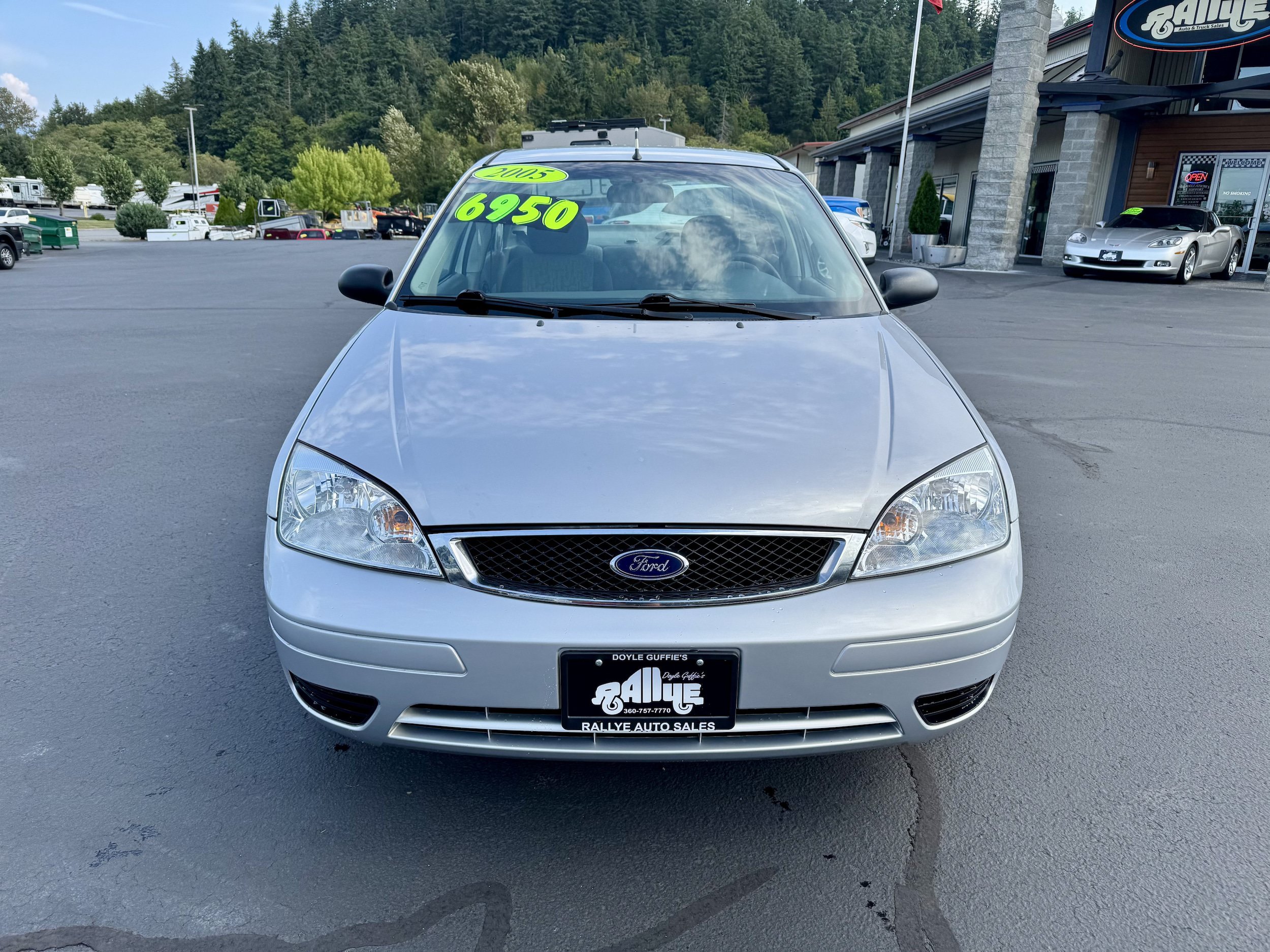 Used 2005 Ford Focus S FWD image 2