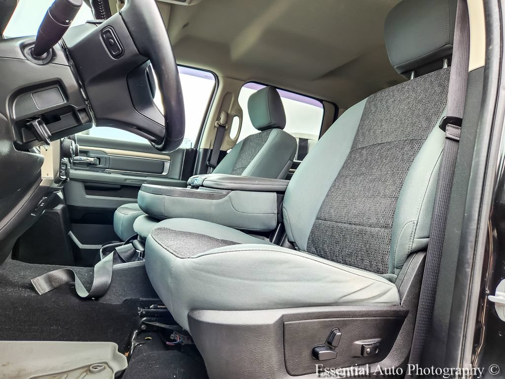 Used 2019 RAM 1500 Classic SLT w/ Luxury Group AWD/4WD image 7