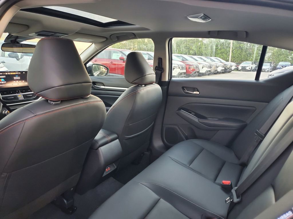 Used 2025 Nissan Altima 2.5 SR w/ SR Premium Package FWD image 5