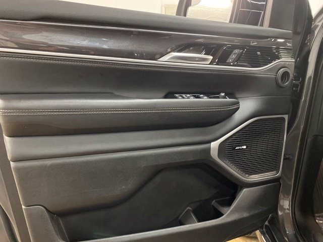 Used 2023 Jeep Wagoneer 4WD w/ Premium Group I image 17