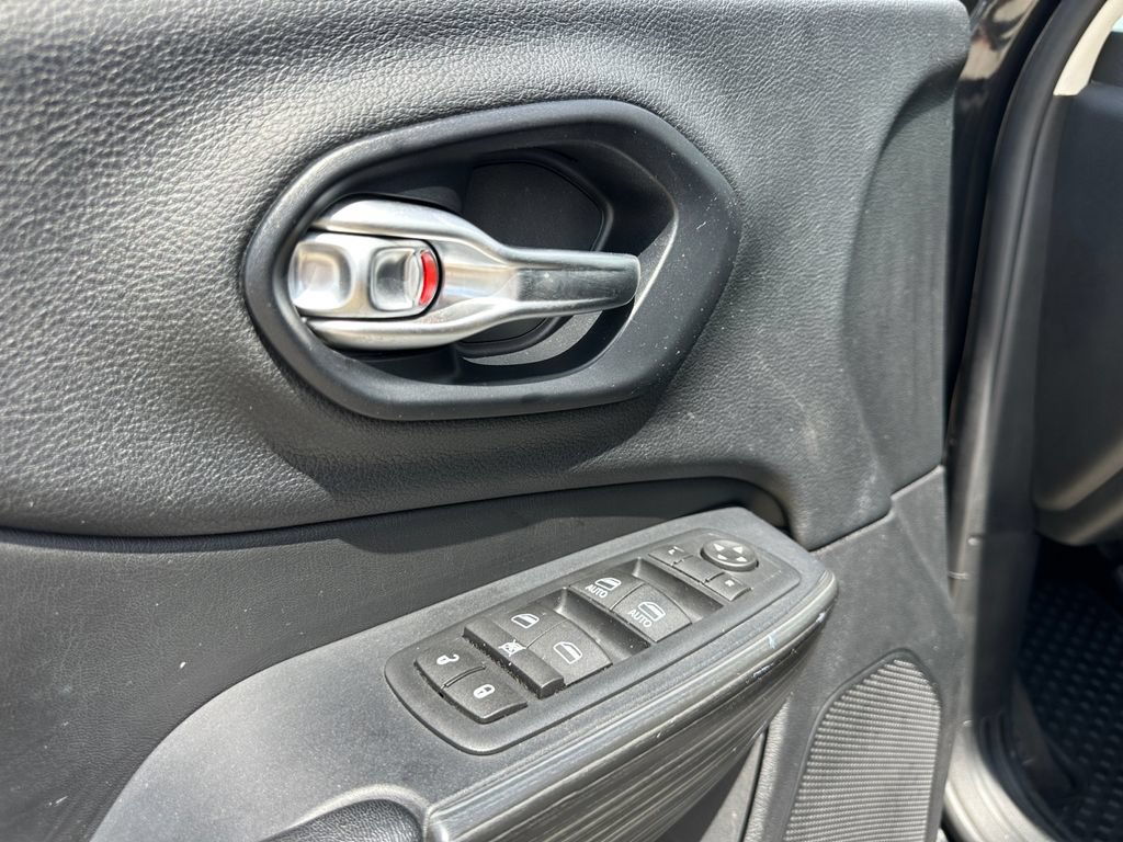 Used 2016 Jeep Cherokee 75th Anniversary AWD/4WD image 17