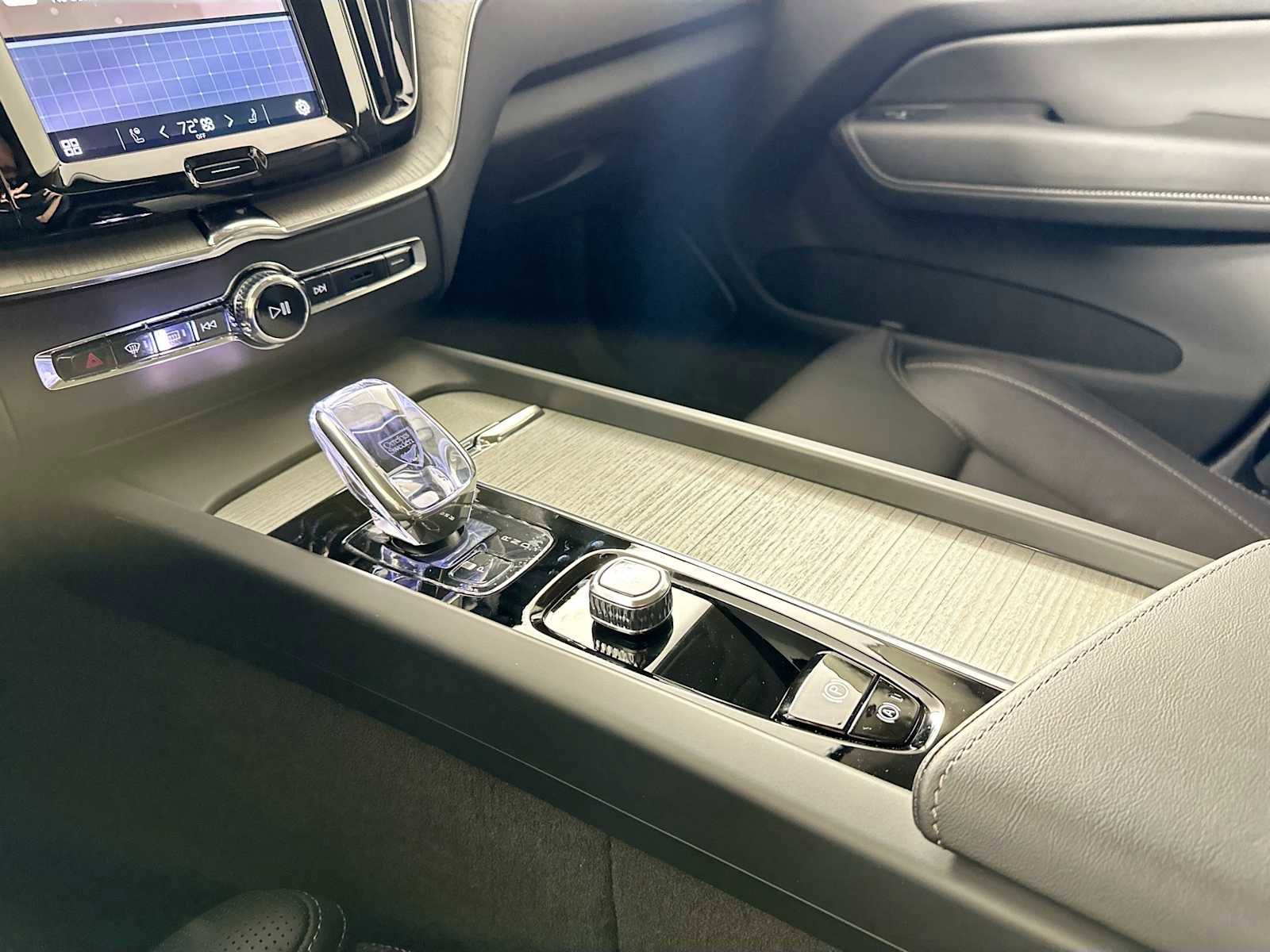 Certified 2025 Volvo XC60 T8 Ultra w/ Protection Package Premier image 13