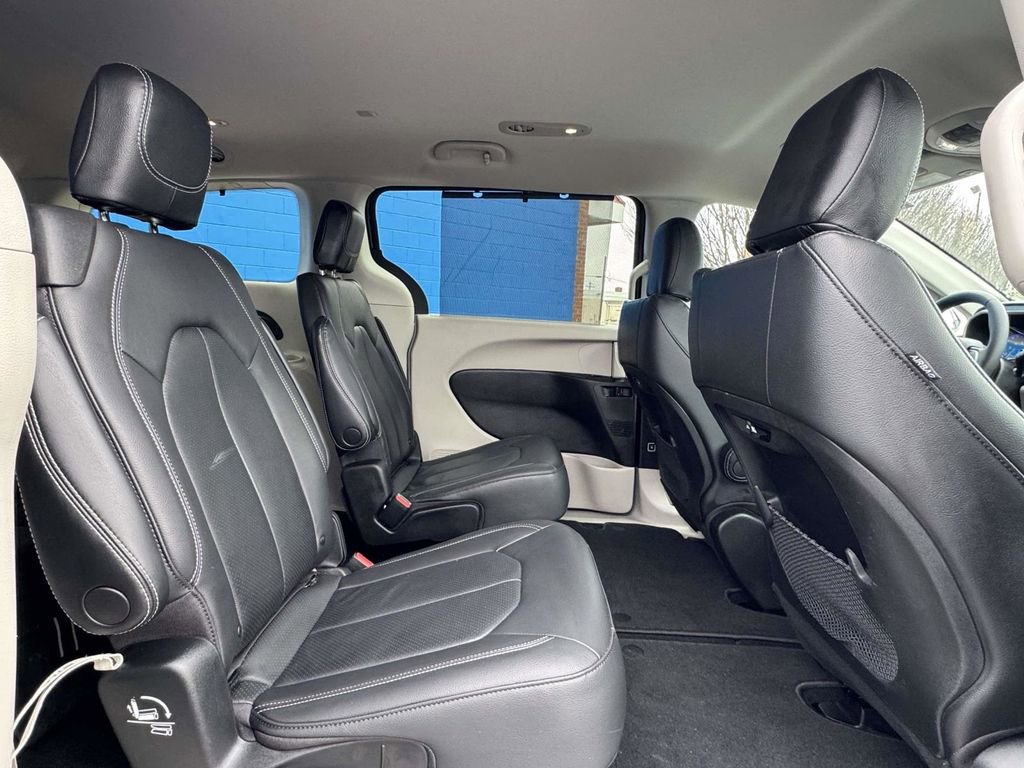 Used 2022 Chrysler Pacifica Touring-L AWD/4WD image 11