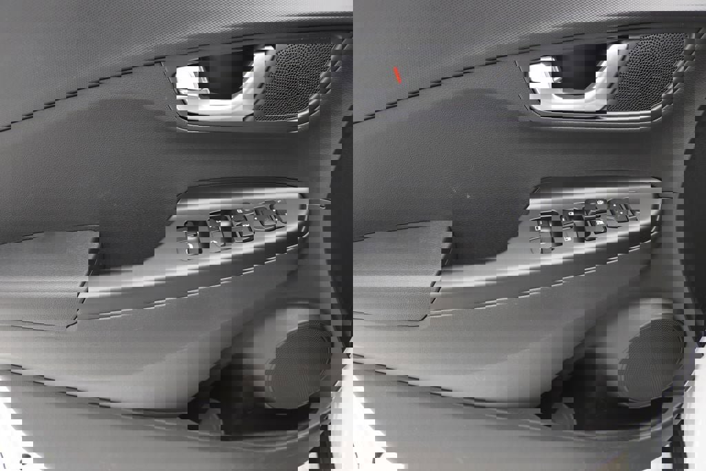 Used 2023 Hyundai Kona SE w/ Cargo Package image 15