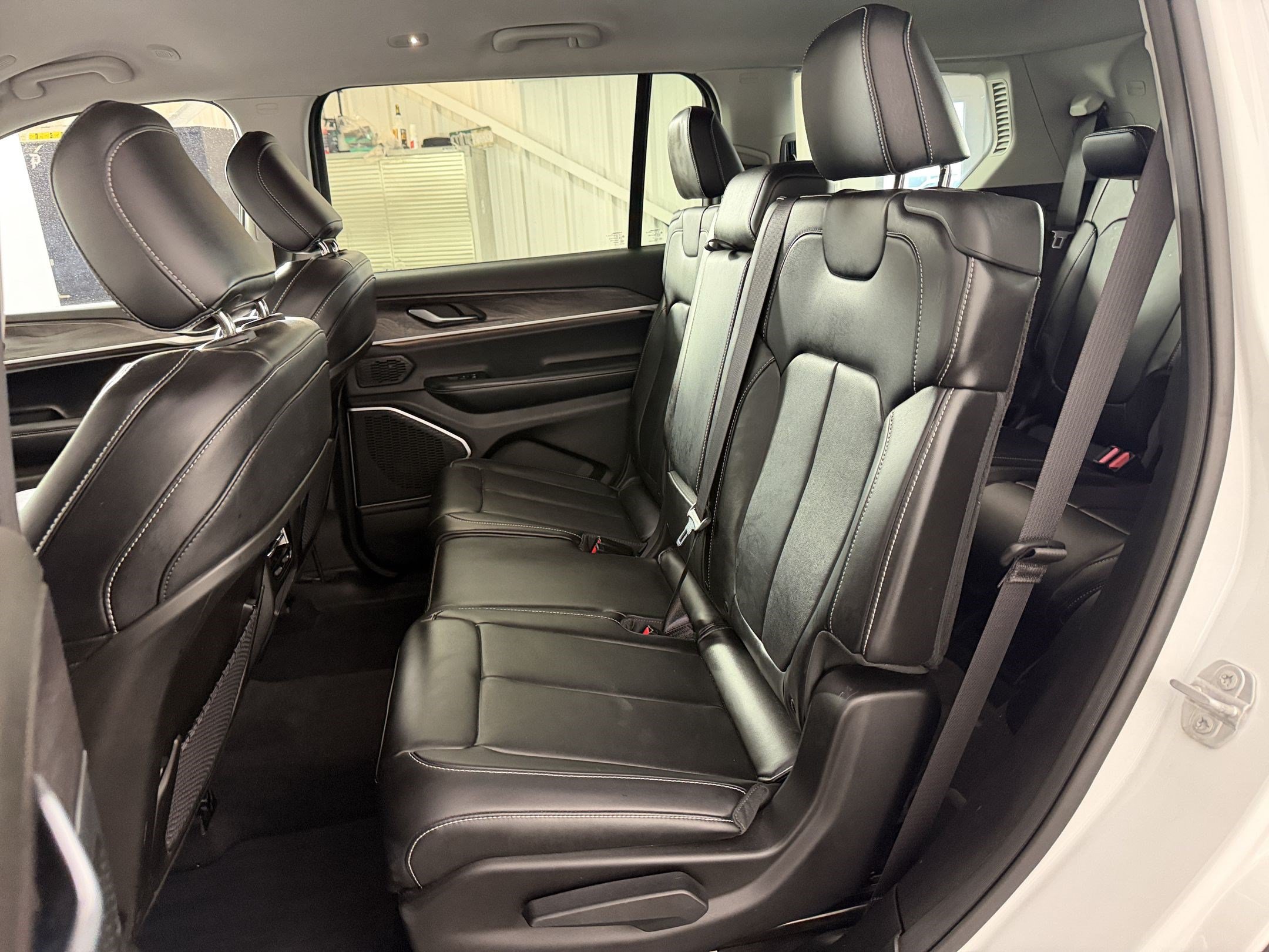 Used 2021 Jeep Grand Cherokee L Limited AWD/4WD image 23