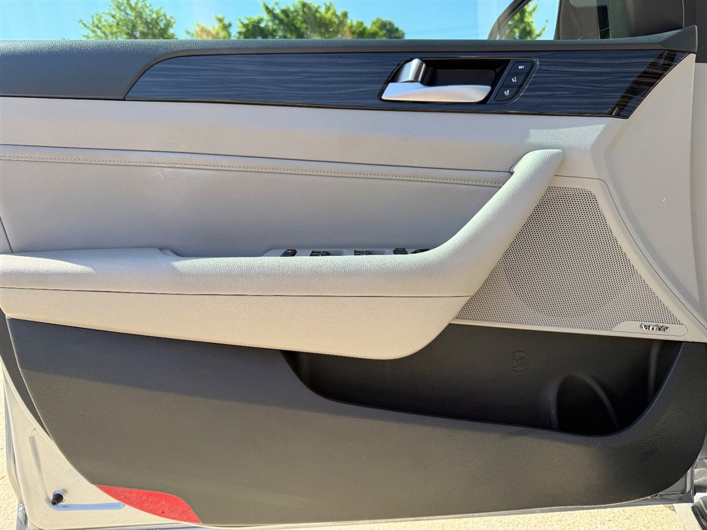 Used 2016 Hyundai Sonata Limited w/ Option Group 05 FWD image 30