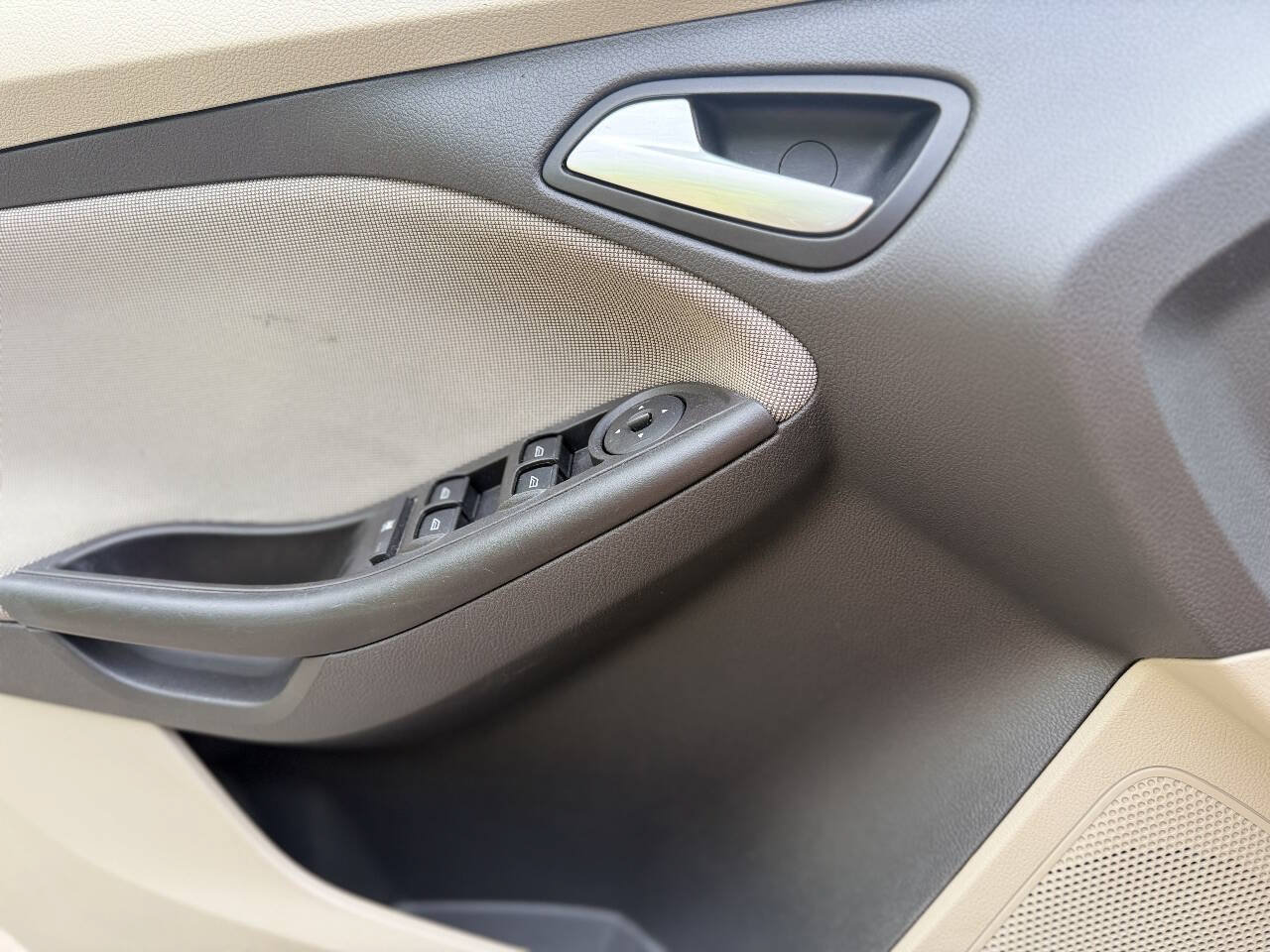 Used 2012 Ford Focus SE FWD image 16