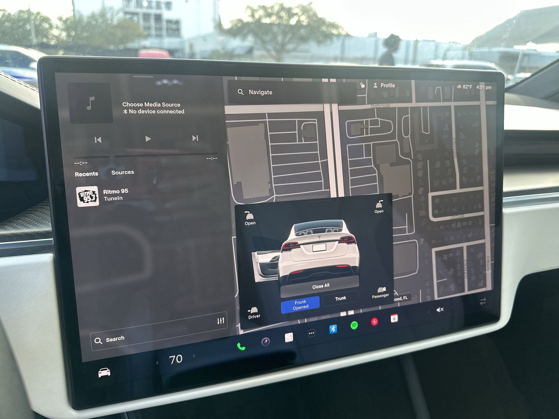 Used 2022 Tesla Model X Plaid image 12