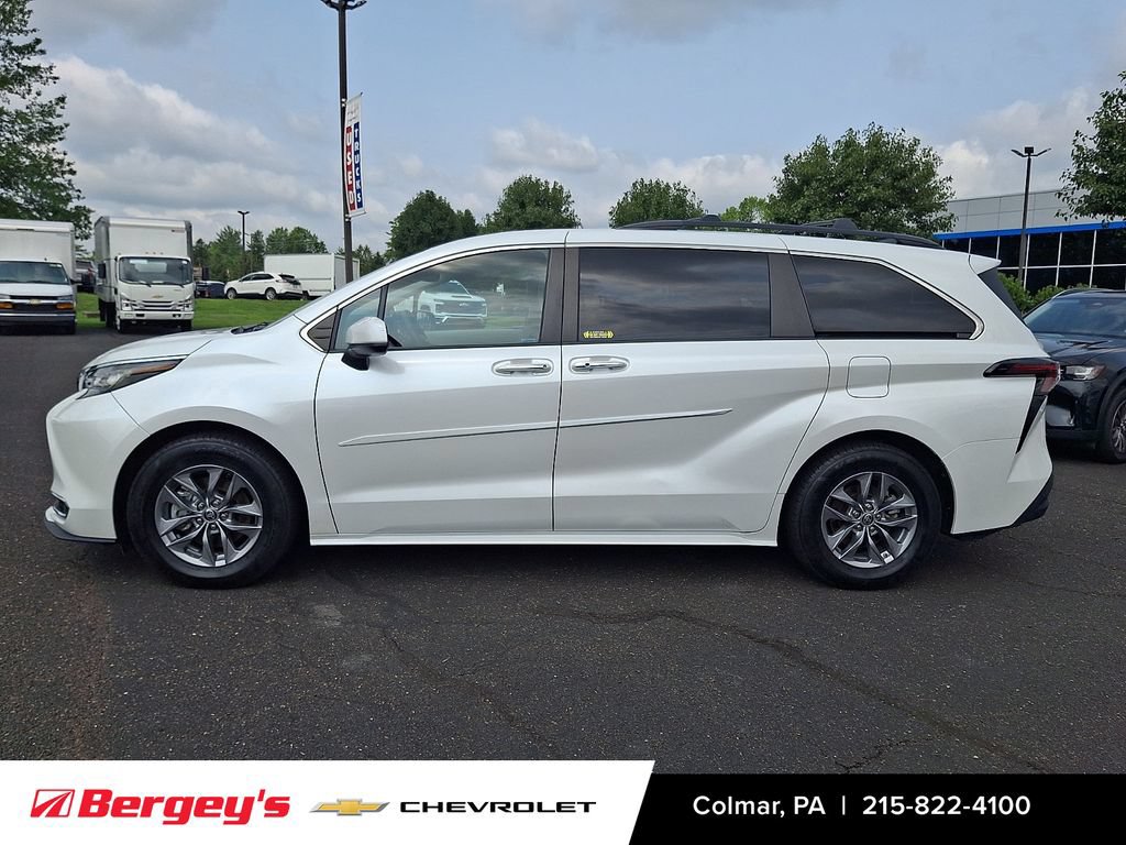 Used 2023 Toyota Sienna XLE AWD/4WD image 9