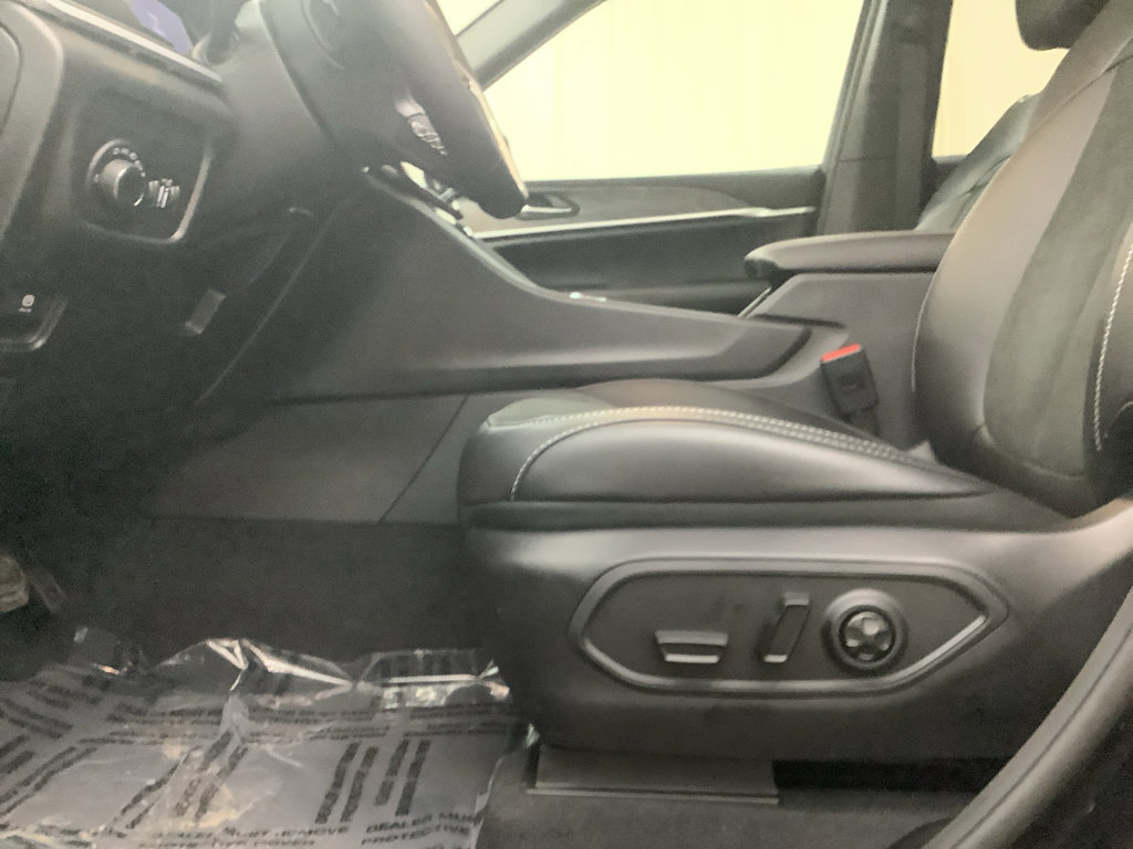 New 2026 Jeep Grand Cherokee Altitude image 13