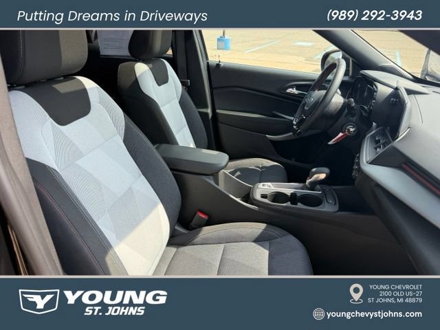 Certified 2024 Chevrolet Trax RS w/ Sunroof Package FWD image 16