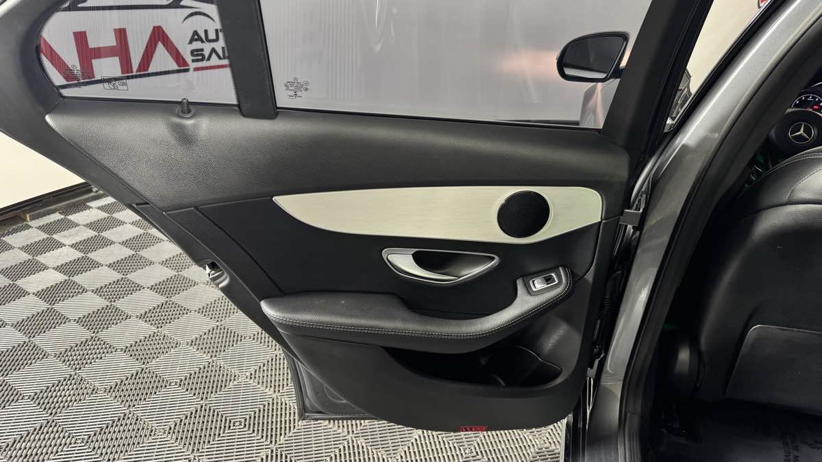 Used 2018 Mercedes-Benz C 300 Sedan w/ Premium Package image 28