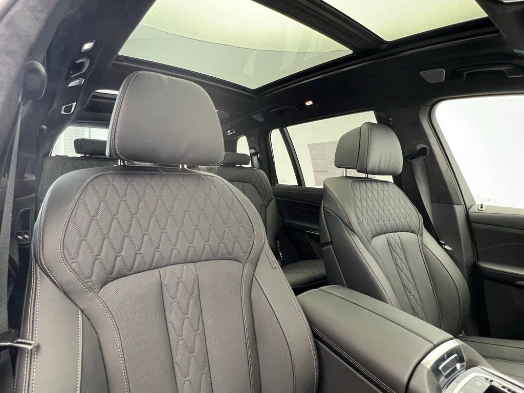 Certified 2025 BMW X7 M60i image 8