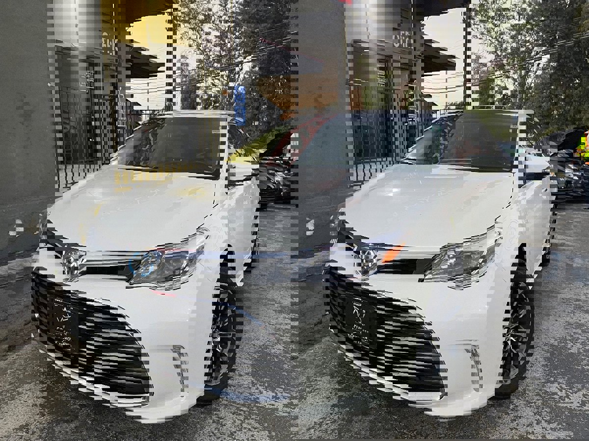 Used 2016 Toyota Avalon XLE Premium image 1