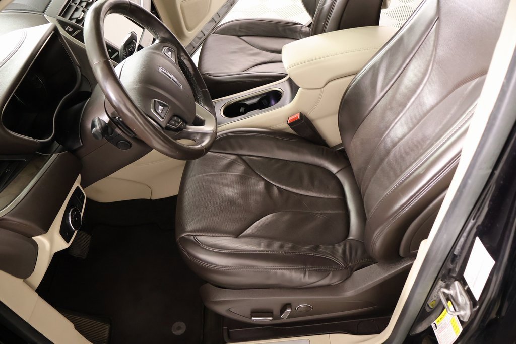 Used 2019 Lincoln MKC Reserve w/ MKC Climate Package image 11