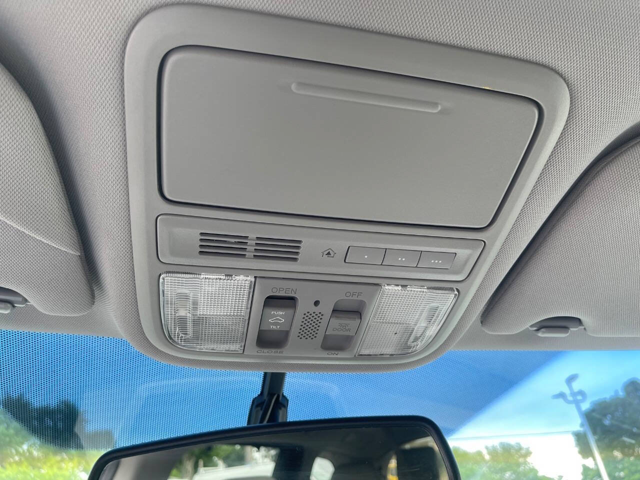 Used 2012 Honda Odyssey Touring image 22