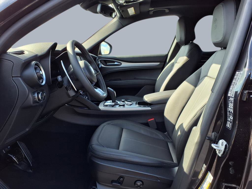 New 2025 Alfa Romeo Stelvio Sprint image 8