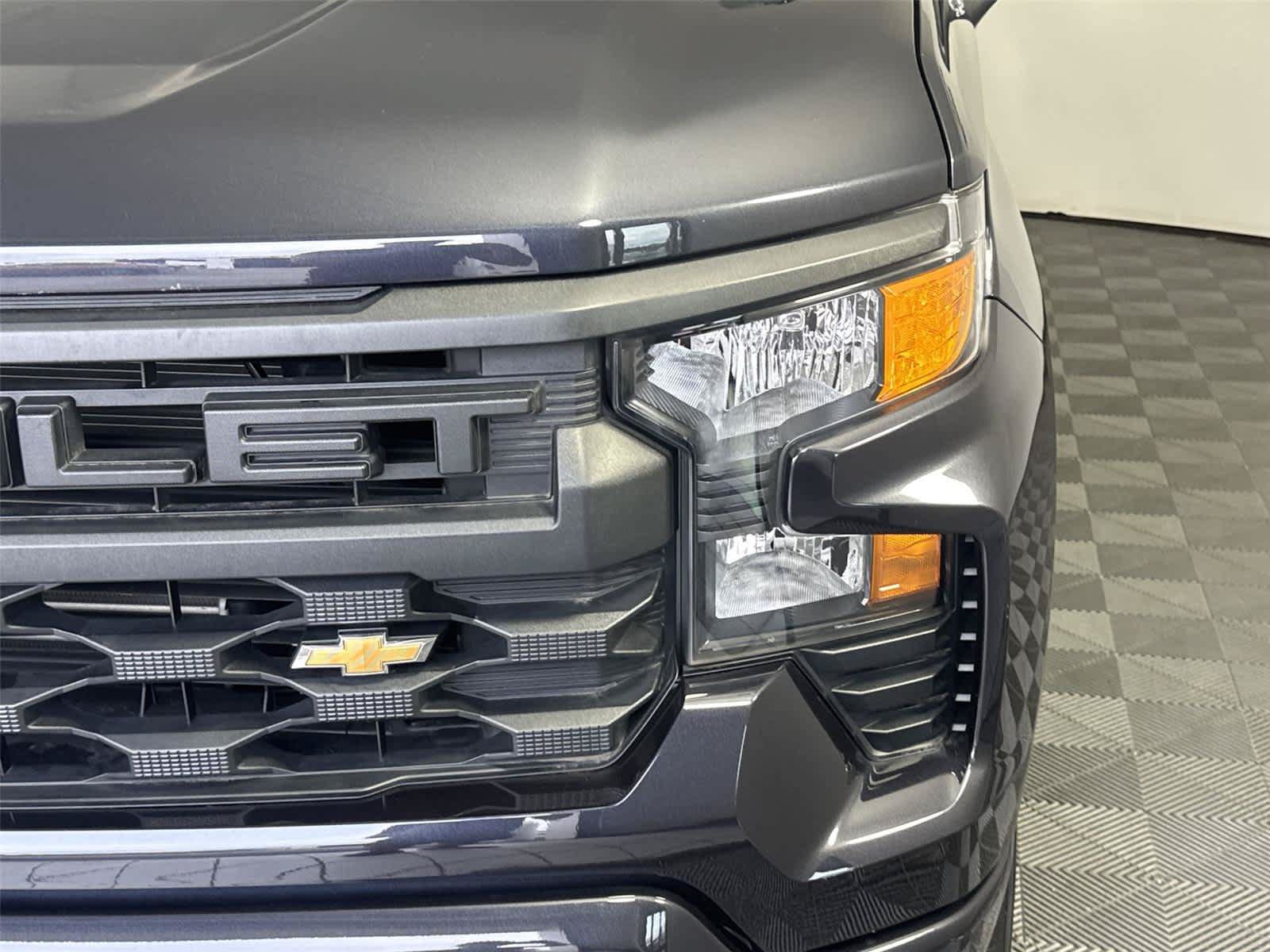 Used 2023 Chevrolet Silverado 1500 Custom AWD/4WD image 9