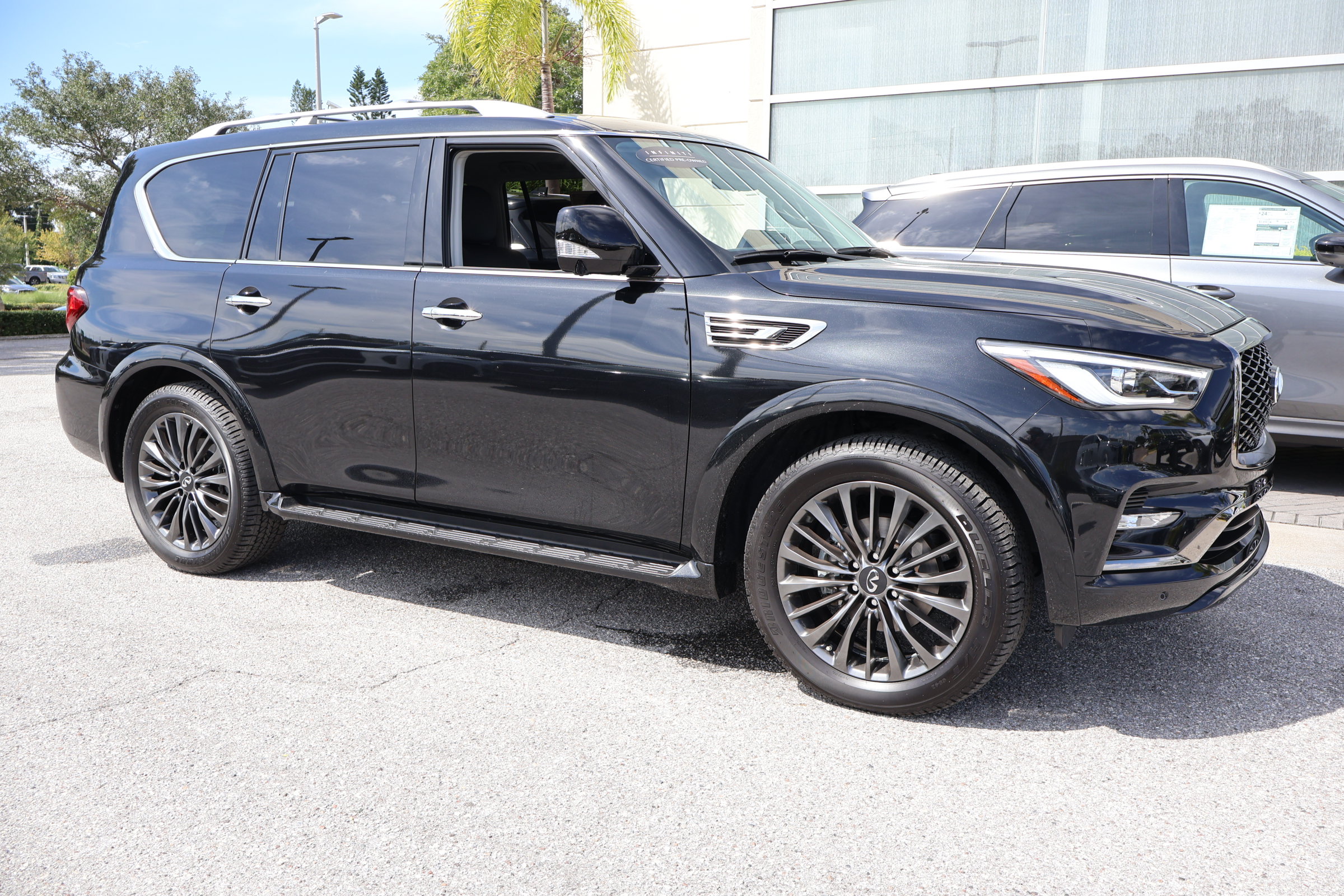 Used 2023 INFINITI QX80 Premium Select w/ Cargo Package AWD/4WD image 12