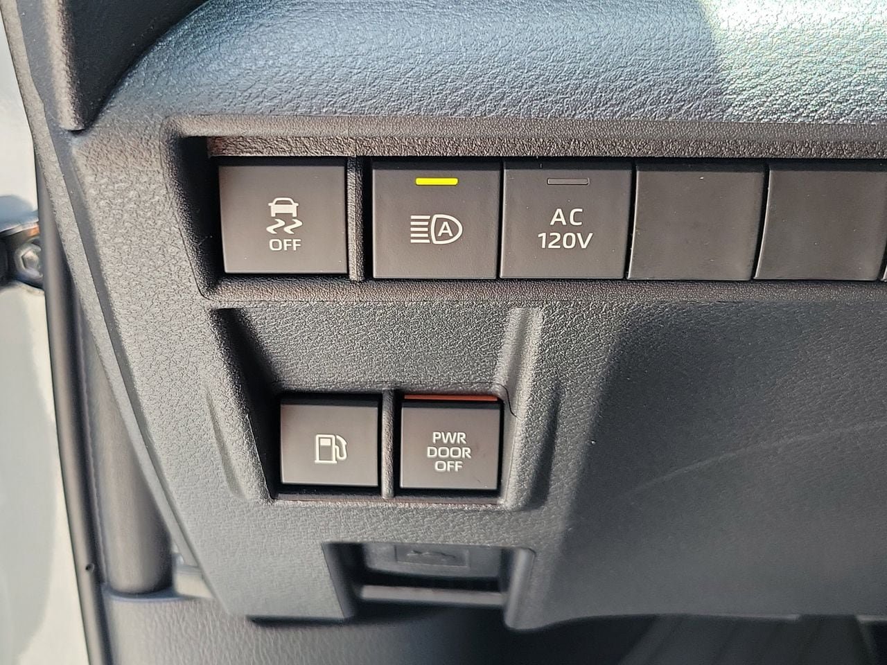 New 2026 Toyota Sienna XSE FWD image 32
