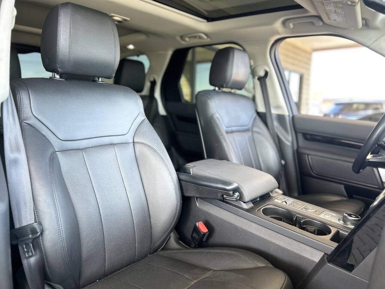 Used 2018 Land Rover Discovery SE AWD/4WD image 58