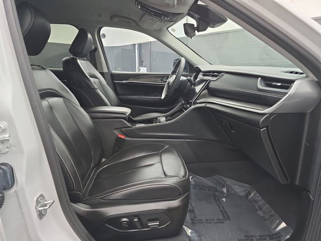 Used 2023 Jeep Grand Cherokee Limited image 44